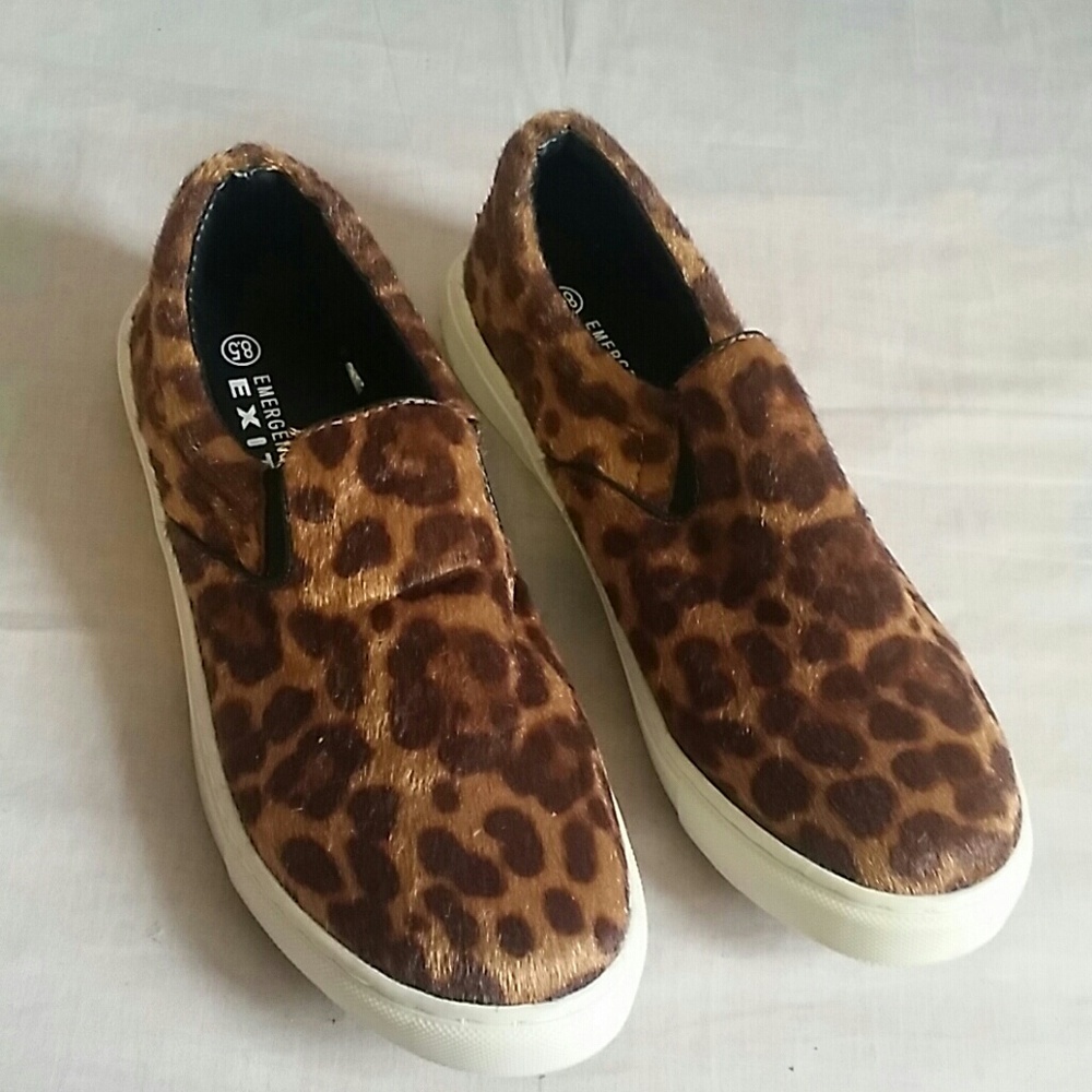 Emergency Exit Shoes 8.5 M Slip-on